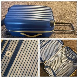 Hard shell suitcase